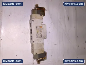 SMC VQZ3321-3L1-02 Pneumatic Solenoid Valve – actual item, photo 2 of 3