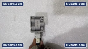 SMC VQZ235-5M Solenoid Valve – actual item, photo 4 of 8