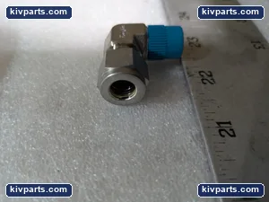 Swagelok 3/8T Elbow Fitting – actual item, photo 3 of 6