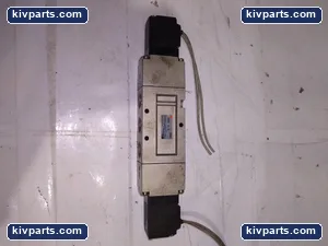 SMC VF5420-3G-03 Pneumatic Solenoid Valve – actual item, photo 2 of 3