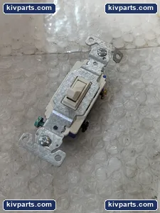 Eaton 1303-7LA-SPL2 Toggle Wall Switch – actual item, photo 4 of 5