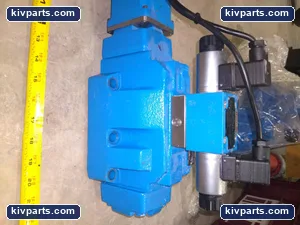 Bosch Rexroth 4WRKE Hydraulic Cylinder – actual item, photo 4 of 10