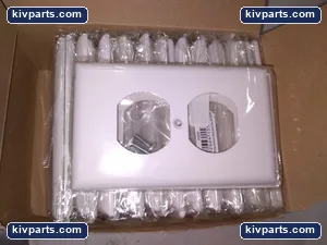 Cooper 2132W-BOX Receptacle – actual item, photo 3 of 5