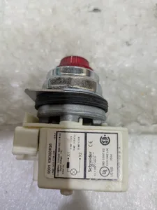 Square D 9001KM38DRS6 Schneider Red Pilot Light