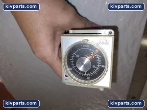 Omron E5C2 Temperature Controller – actual item, photo 3 of 4