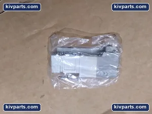 SMC SV1C00-5FU Pneumatic Plug-in Solenoid Valve – actual item, photo 2 of 4