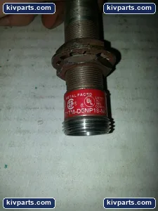 Allen-Bradley 871TM-D5NP18-N4 Inductive Proximity Sensor – actual item, photo 2 of 3