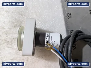 Eaton C30C-FD-G-K10-P62 Pushbutton – actual item, photo 7 of 8