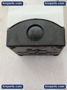 Eaton 216535 Pushbutton – actual item, photo 4 of 5