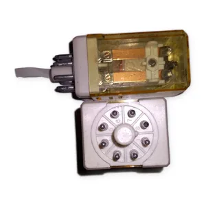 IDEC RR2P-U Relay – actual item, photo 1 of 4