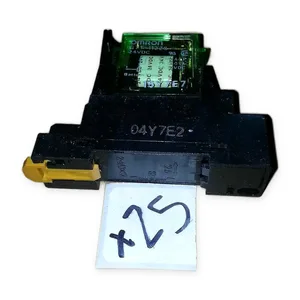 Omron P70D Module Socket with DIN Rail Base – actual item, photo 1 of 3