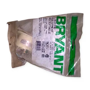 Bryant 70820ER Locking Flanged Receptacle