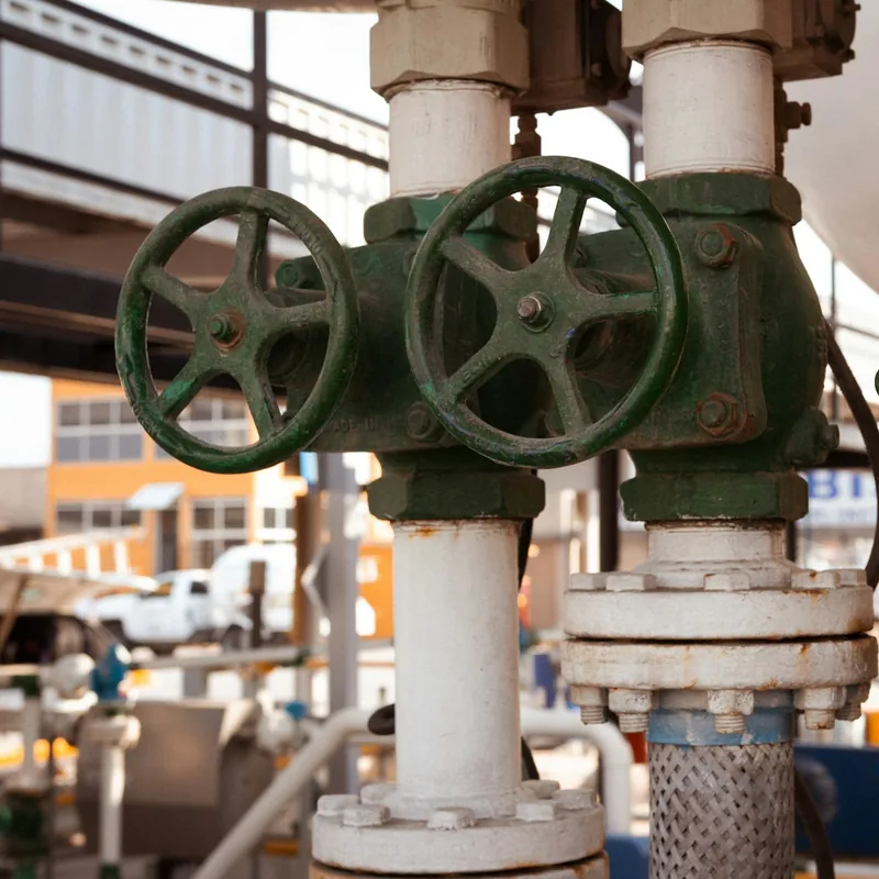 Hand-wheel valves on process piping